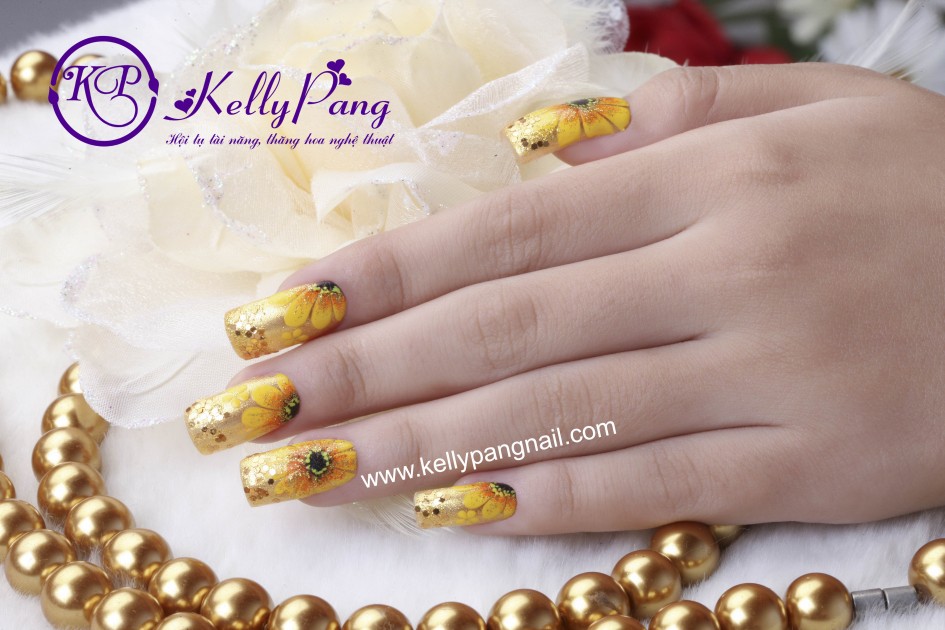 Cách Vẽ Mẫu Móng Hoa Mặt Trời