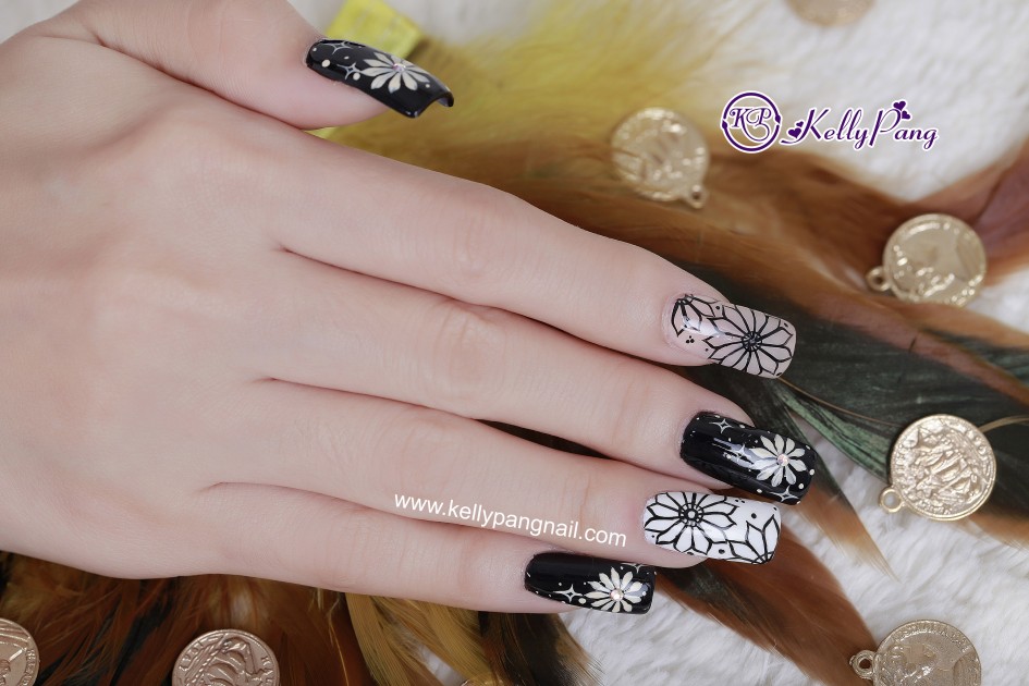 Click xem cách Vẽ Mẫu Nail Hương Sắc Hoa Đêm Click xem cách Vẽ Mẫu Nail Hương Sắc Hoa Đêm