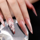 Cách Vẽ Nail Hoa Nổi Trên Nền Ánh Kim Sang Trọng